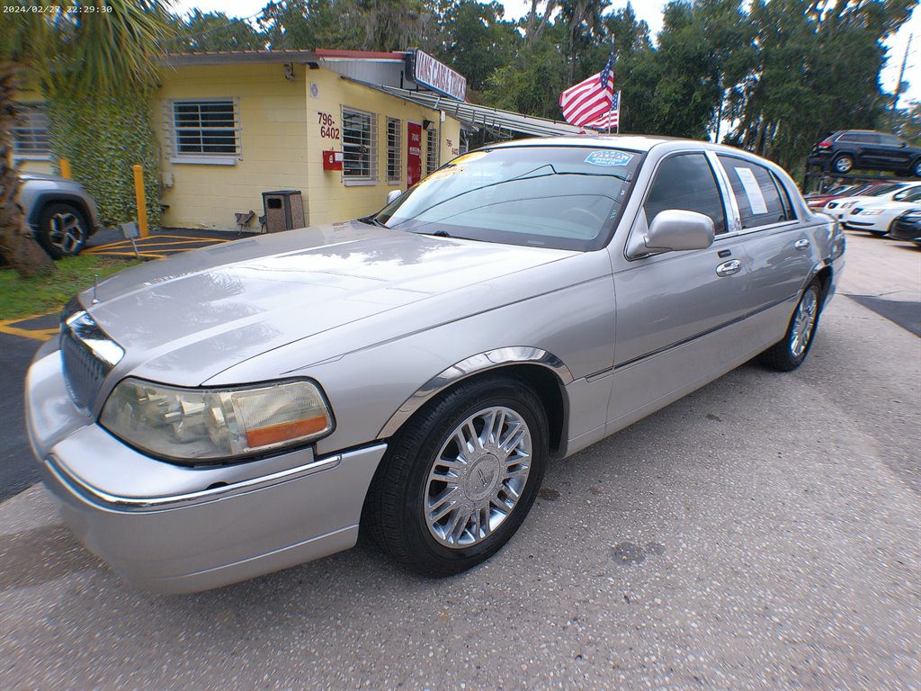 2006 Lincoln Town Car Limited's photo