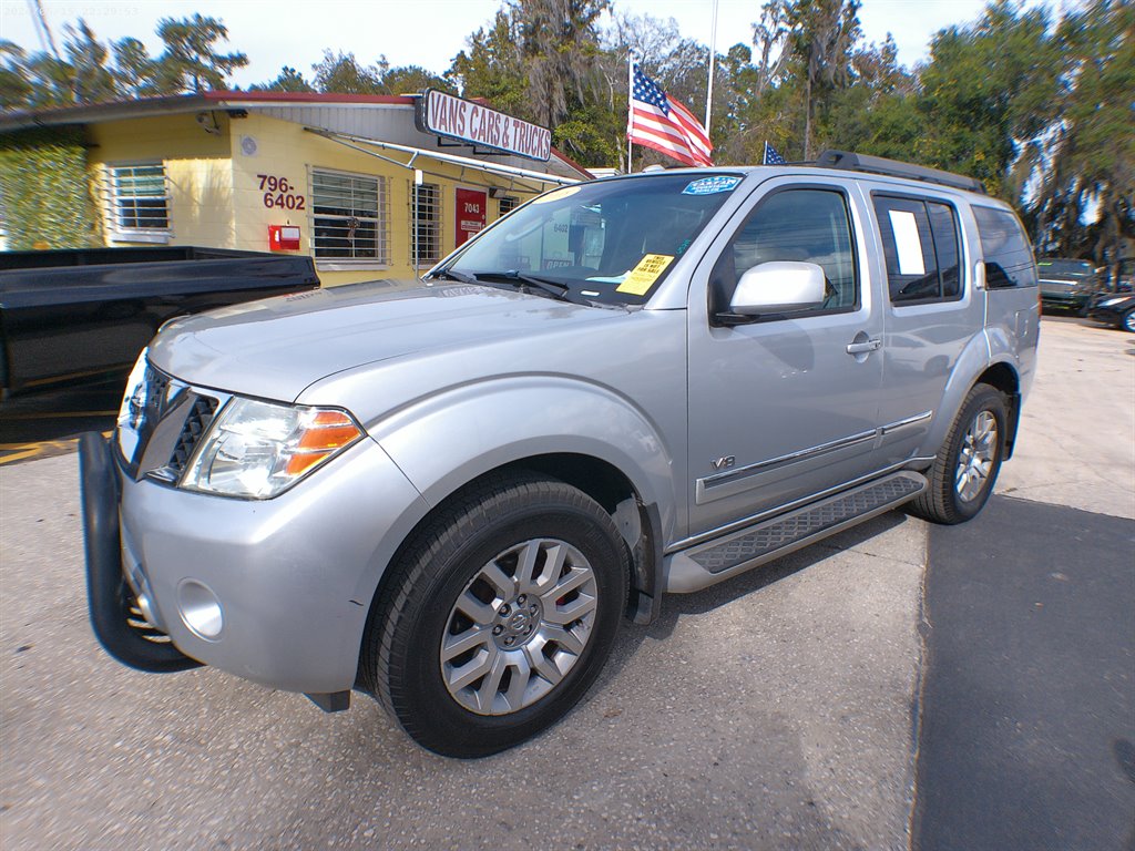 2008 Nissan Pathfinder LE's photo