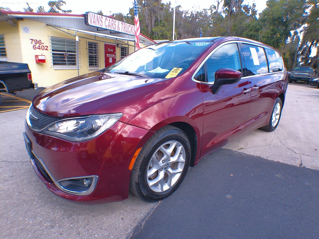 2017 Chrysler Pacifica Touring Plus's photo