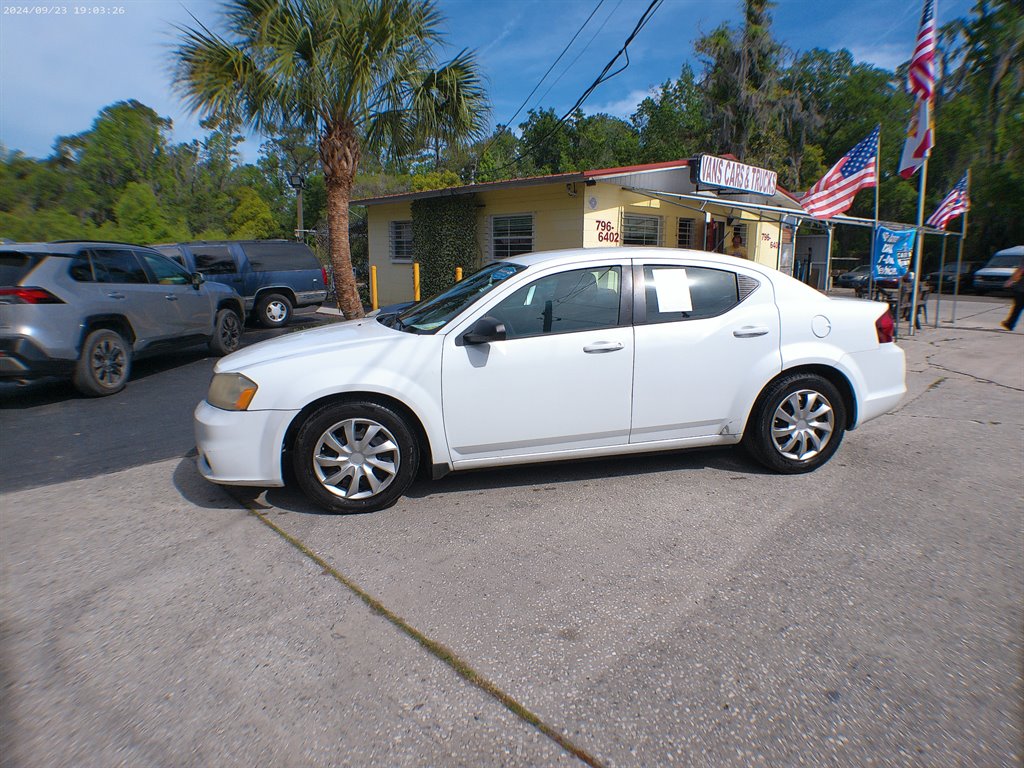 2014 Dodge Avenger SE's photo