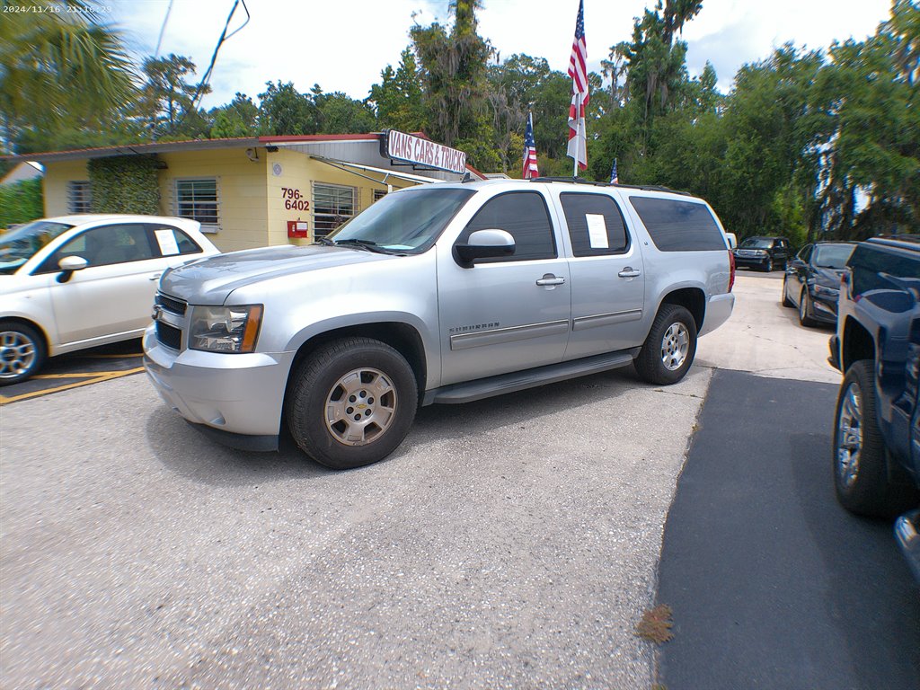 2013 Chevrolet Suburban 2WD 1500 LT's photo